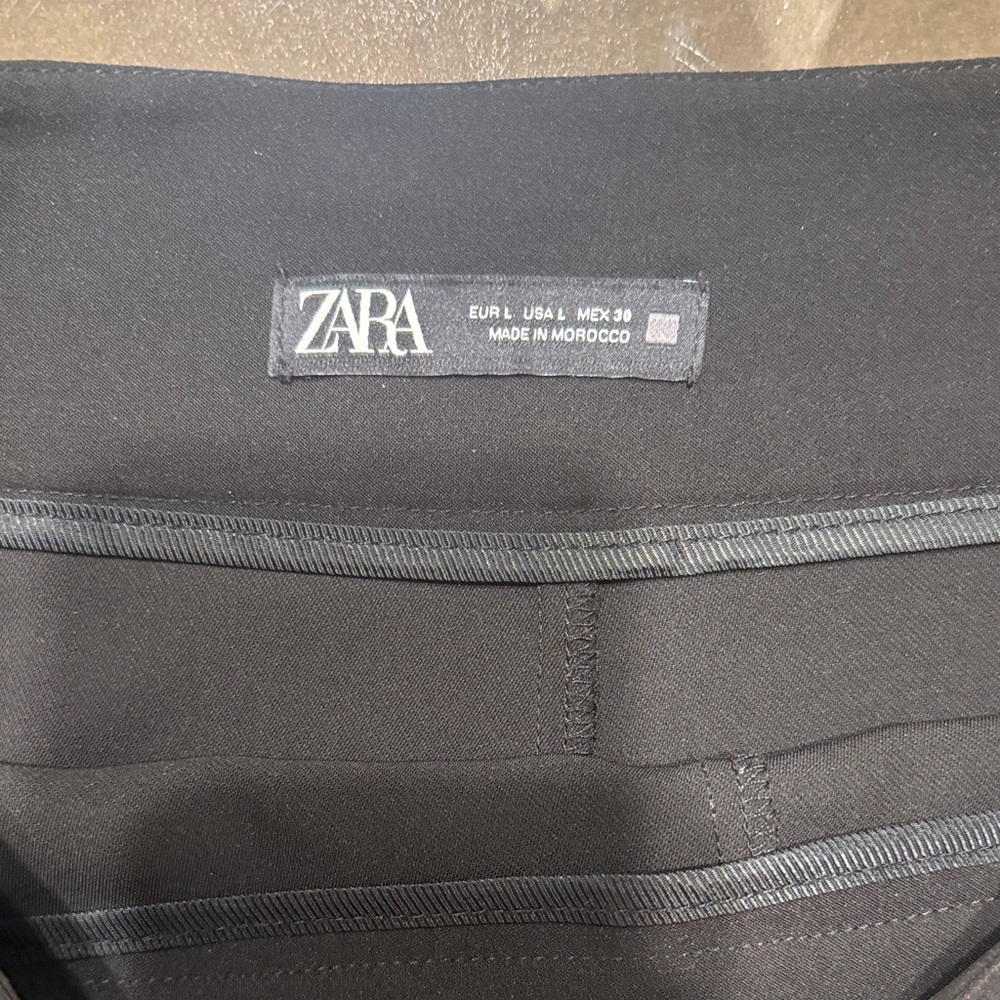 Zara Women's Elegant Black Skorts - Picture 2 of 6